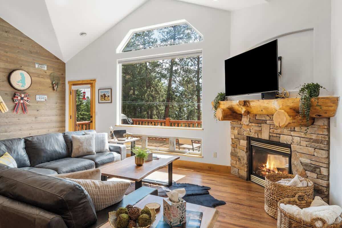 Fernseher, Kamin, Arbeitsbereiche