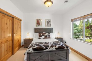 3 habitaciones, tabla de planchar con plancha, cuna de viaje y wifi 
