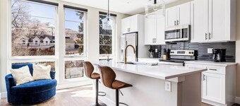 Horseshoe Hideaway, Luxe Studio 1 Block to Main St