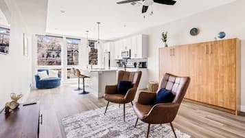 KylskÄp, mikrovÄgsugn, ugn och spishÀll