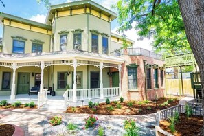 Exterior - Smiths Crescendo - Curtis Park Club (Denver)