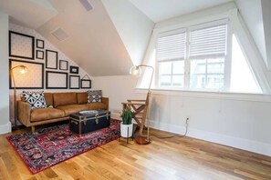 Living area - Smiths Crescendo - Curtis Park Club (Denver)