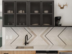 Microwave, coffee/tea maker, toaster, cookware/dishes/utensils - LostFork Basecamp, 9 Cabins, Retreats (Grant)