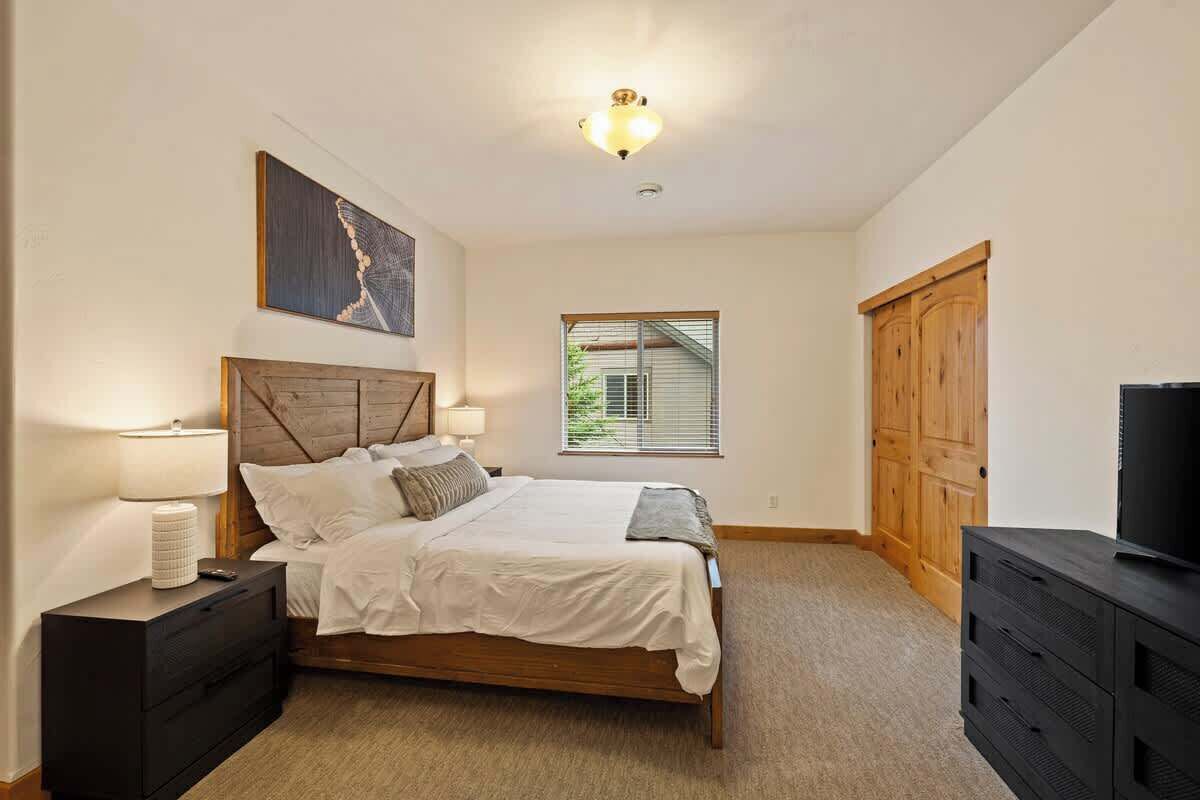 3 bedrooms, desk, iron/ironing board, WiFi