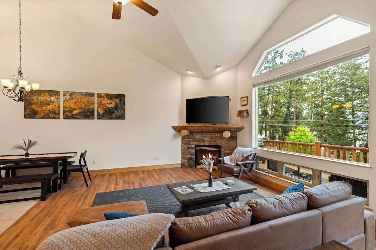 TV, fireplace, offices
