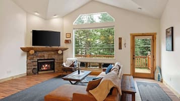 TV, fireplace, offices