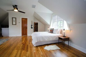 1 slaapkamer, een strijkplank/strijkijzer, wifi, beddengoed