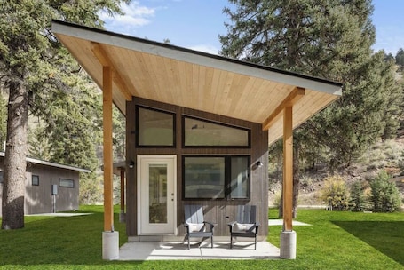 Exterior. Cutthroat Trout Cabin Near Trails, Hike and Bike
