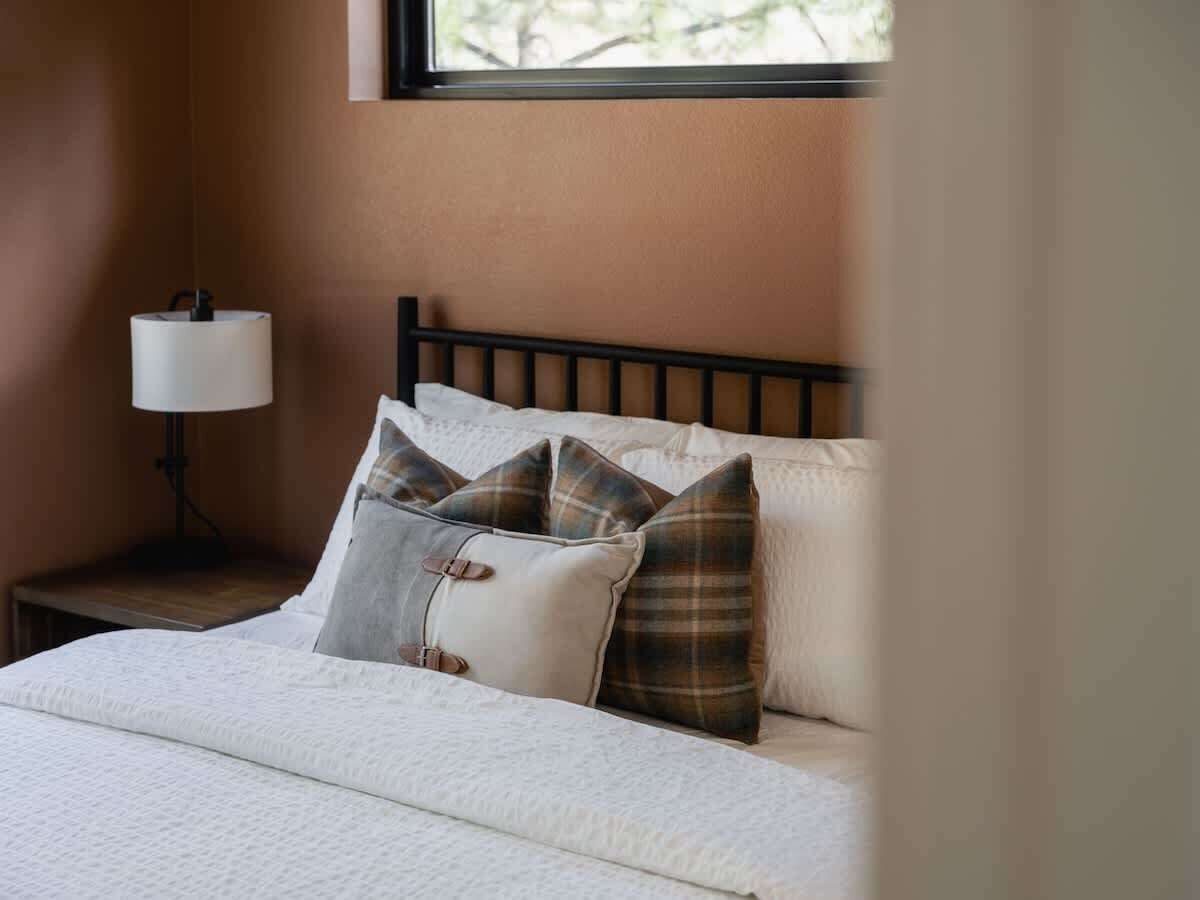 Strykjärn/strykbräda, wi-fi och sängkläder