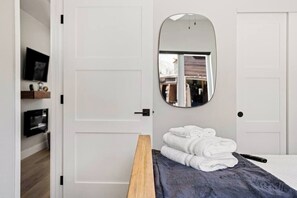 Iron/ironing board, WiFi, bed sheets - Golden Sanctuary | Luxe Apt | 1 Block From Main St (Golden)