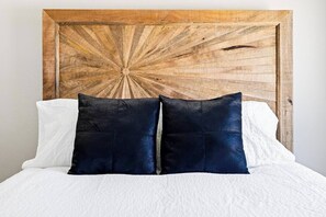 Iron/ironing board, WiFi, bed sheets - Golden Sanctuary | Luxe Apt | 1 Block From Main St (Golden)