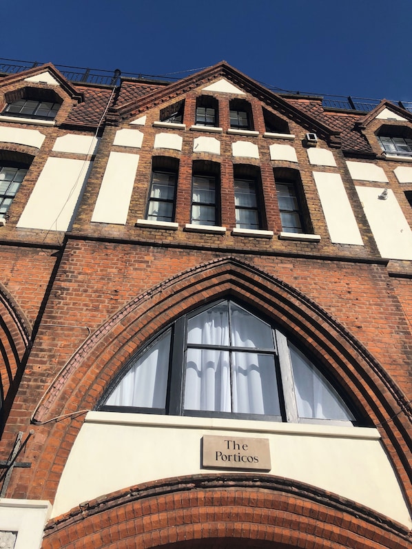 Exterior - Magical Chelsea ! Chic and cosy Kings Road Apartment perfect for a London stay. (London)