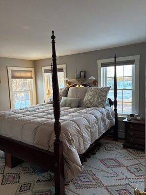 4 bedrooms, iron/ironing board, WiFi, bed sheets - Serene 4 bedroom house in Henniker near New England College. (Henniker)