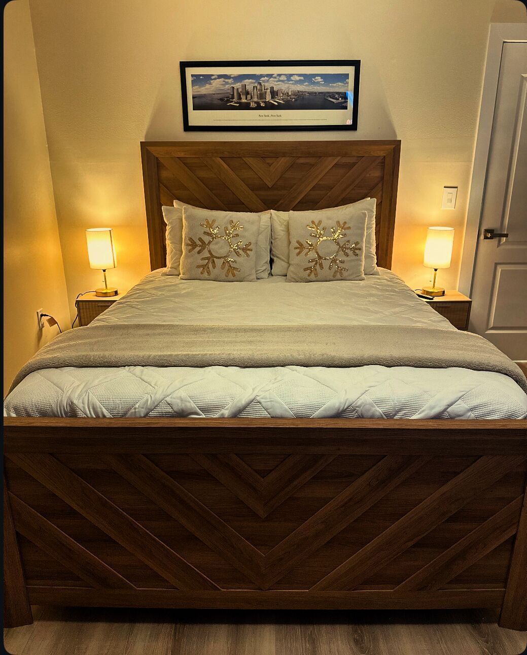 Strykejern/-brett, internettilgang og sengetøy