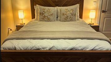 Strykejern/-brett, internettilgang og sengetøy