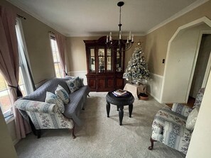 Smart TV, books - Spacious 4-bedroom house with pool access in La Plata with beautiful nature view (La Plata)