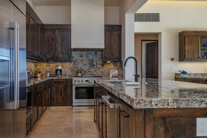 Fridge, microwave, oven, stovetop - Las Terrazas 12: Elegance and Privacy at Diamante (Cabo San Lucas)