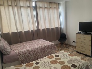 5 bedrooms, iron/ironing board, WiFi, bed sheets - Apartment near the Avenue. Paulista (São Paulo)
