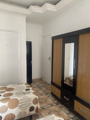 5 chambres, fer et planche à repasser, Wi-Fi, draps fournis