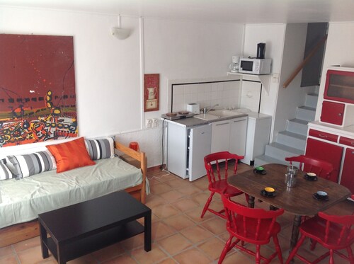 T2 50 metres from the beach