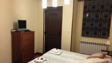 Strykjärn/strykbräda och sängkläder