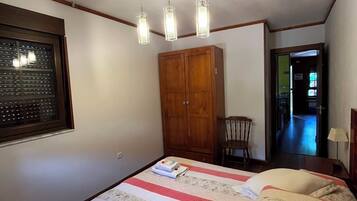 2 Schlafzimmer, Bügeleisen/Bügelbrett, Bettwäsche, Rollstuhlgeeignet