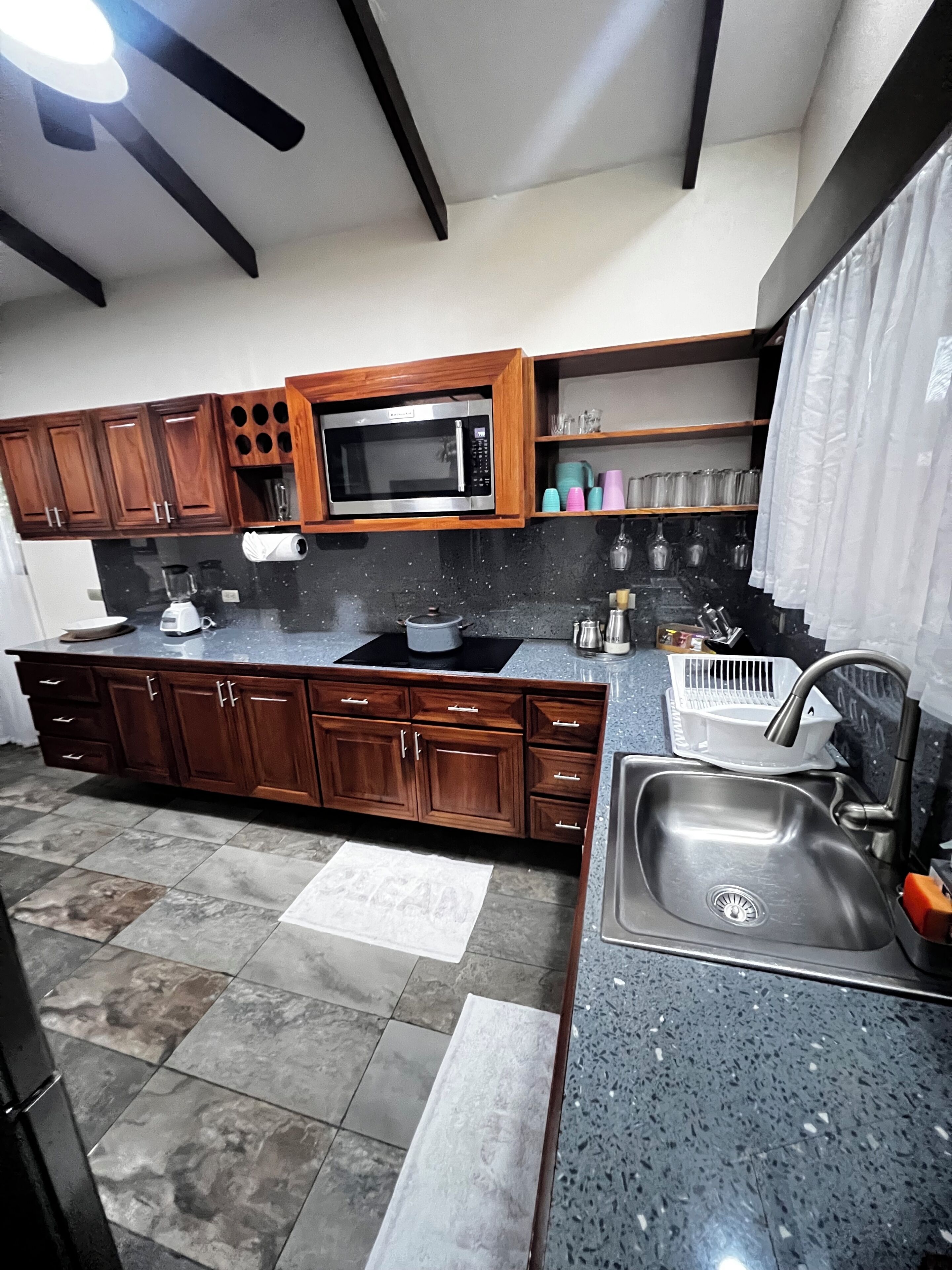 Microwave, coffee/tea maker, electric kettle, toaster