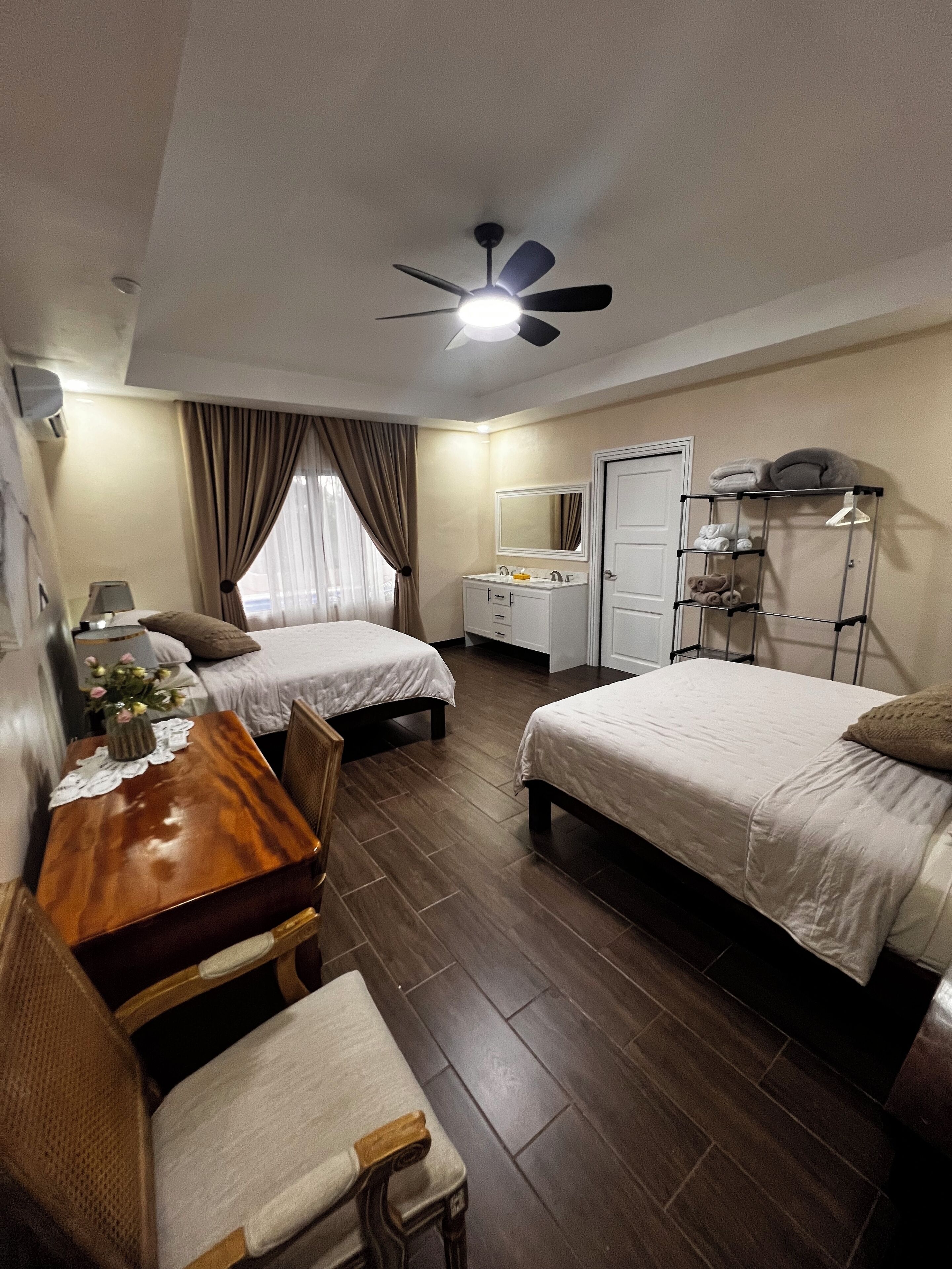 4 bedrooms, desk, iron/ironing board, free WiFi