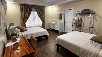 4 bedrooms, desk, iron/ironing board, free WiFi