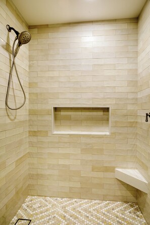 Shower, hair dryer, towels, soap - Peaceful, 3-bedroom 3-bath condo. Brand new, fully remodeled, "Desert Oasis" (Palm Springs)