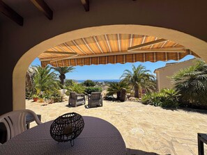 Terrace/patio - Beautiful villa with private pool and seaview (Teulada)