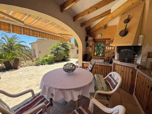 Outdoor dining - Beautiful villa with private pool and seaview (Teulada)