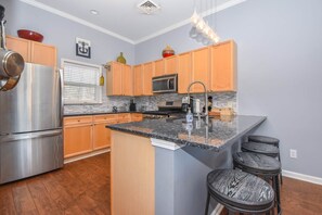 Fridge, stovetop