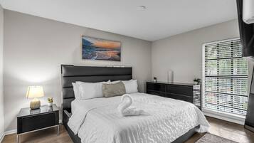 2 chambres, bureau, fer et planche à repasser, lit parapluie