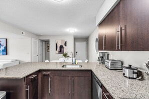 Interior - Family Friendly 2 Bed in Fort Lauderdale (Fort Lauderdale)