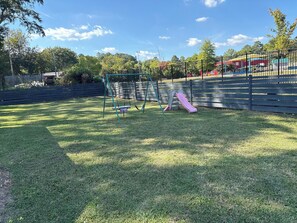 Children’s area - Old School Chattanooga Charm, Pet Friendly and 4 mins from Downtown! (Chattanooga)