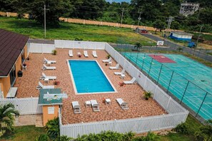 Sports court - Savannah Sol Escape (Runaway Bay)