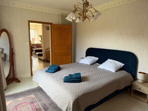 4 bedrooms, iron/ironing board, travel cot, free WiFi - A 168m² house with garden and river. Pets welcome! (Blangy-sur-Bresle)