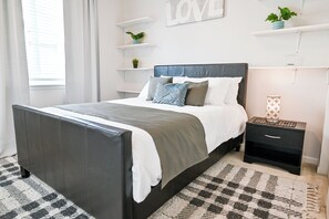 5 bedrooms, desk, iron/ironing board, travel crib