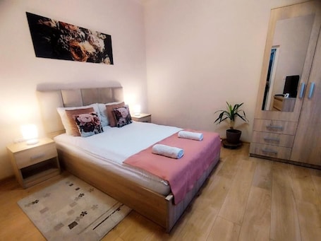 Iron/ironing board, WiFi, bed sheets. Apartament Andreas- centru, confort si relaxare