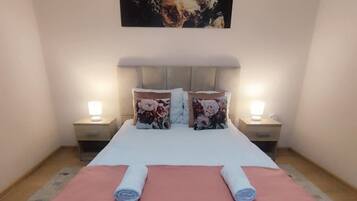 Iron/ironing board, WiFi, bed sheets