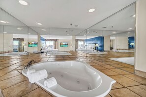 Bathroom - CARLTON INN O'HARE (Schaumburg)