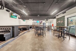 Dining - CARLTON INN O'HARE (Schaumburg)