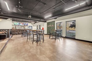 Dining - CARLTON INN O'HARE (Schaumburg)