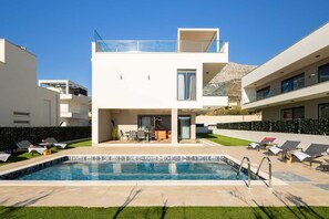 A heated pool - Luxury Villa Prime Gloria with Heated Pool (Kaštel Sućurac)
