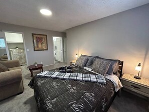 Desk, iron/ironing board, free WiFi, bed sheets - Delightful Del Oro/Airpt, Convention & Strip close (Las Vegas)
