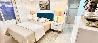 Peaceful 3BR St Cloud Retreat • XL Parking • parks & beach nearby • downtown