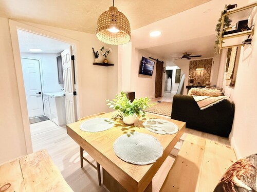 Peaceful 3BR St Cloud Retreat • XL Parking • parks & beach nearby • downtown