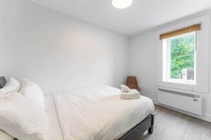 3 chambres, fer et planche à repasser, lit de bébé portatif, Wi-Fi