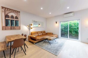TV, offices - The Mixte | Free Parking | Pet Friendly | AC (Montreal)